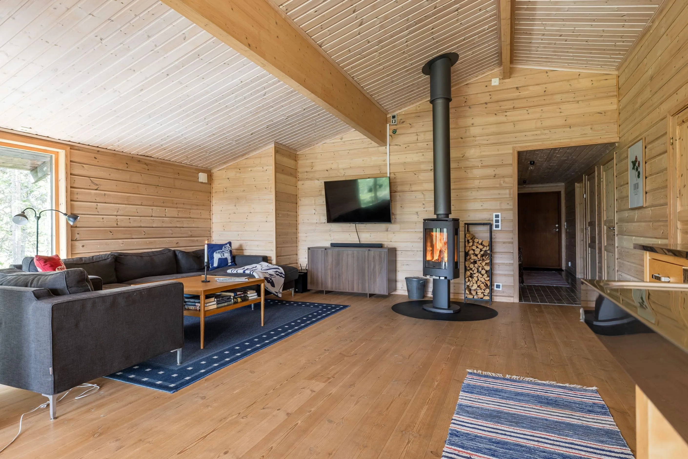 1970s Swedish 3-Bedroom House with Expansive Views of Lofsdalen - View image 15 of 36
