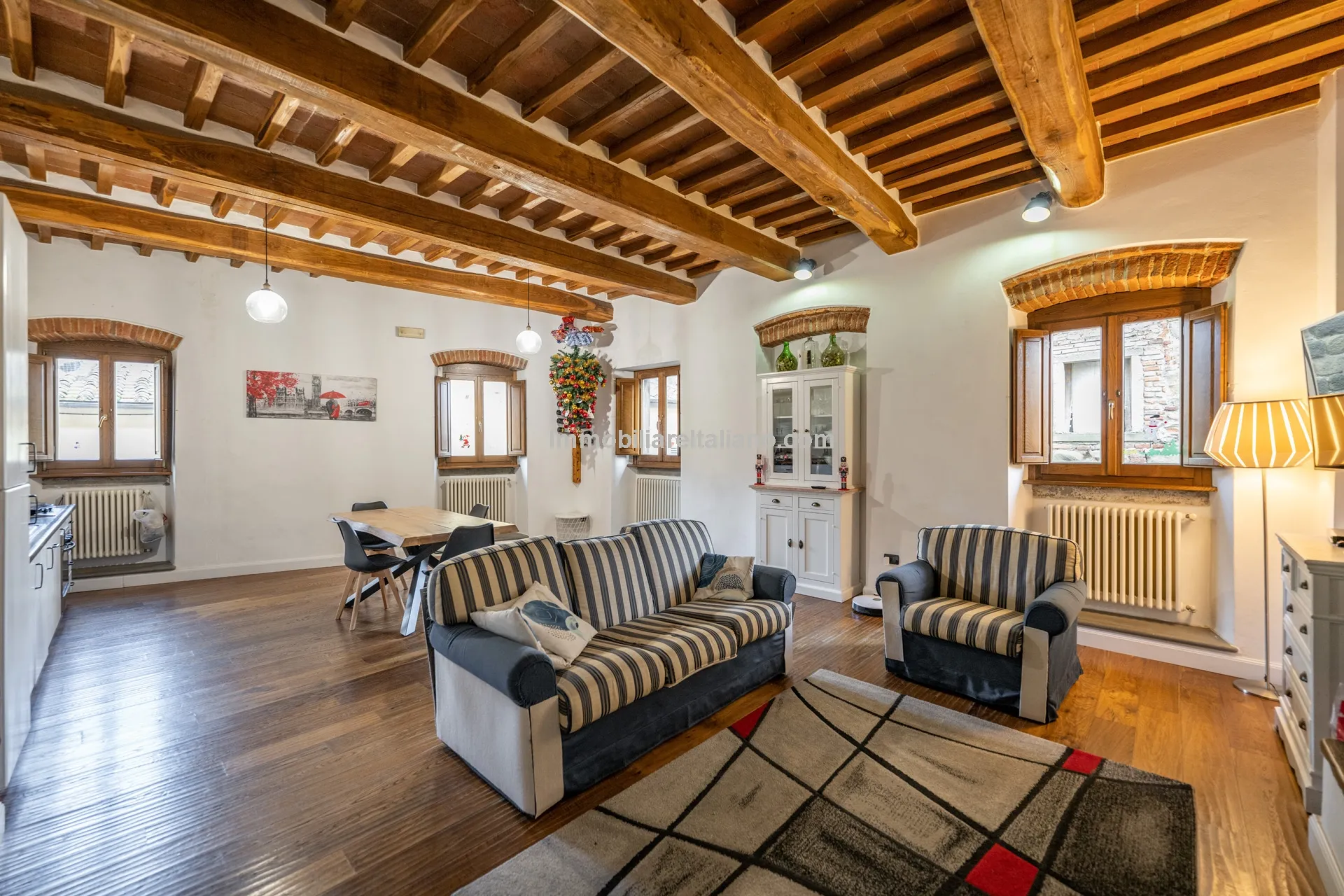Modern One-Bedroom Apartment in Historic Sansepolcro with Dual Bathrooms - Image 2