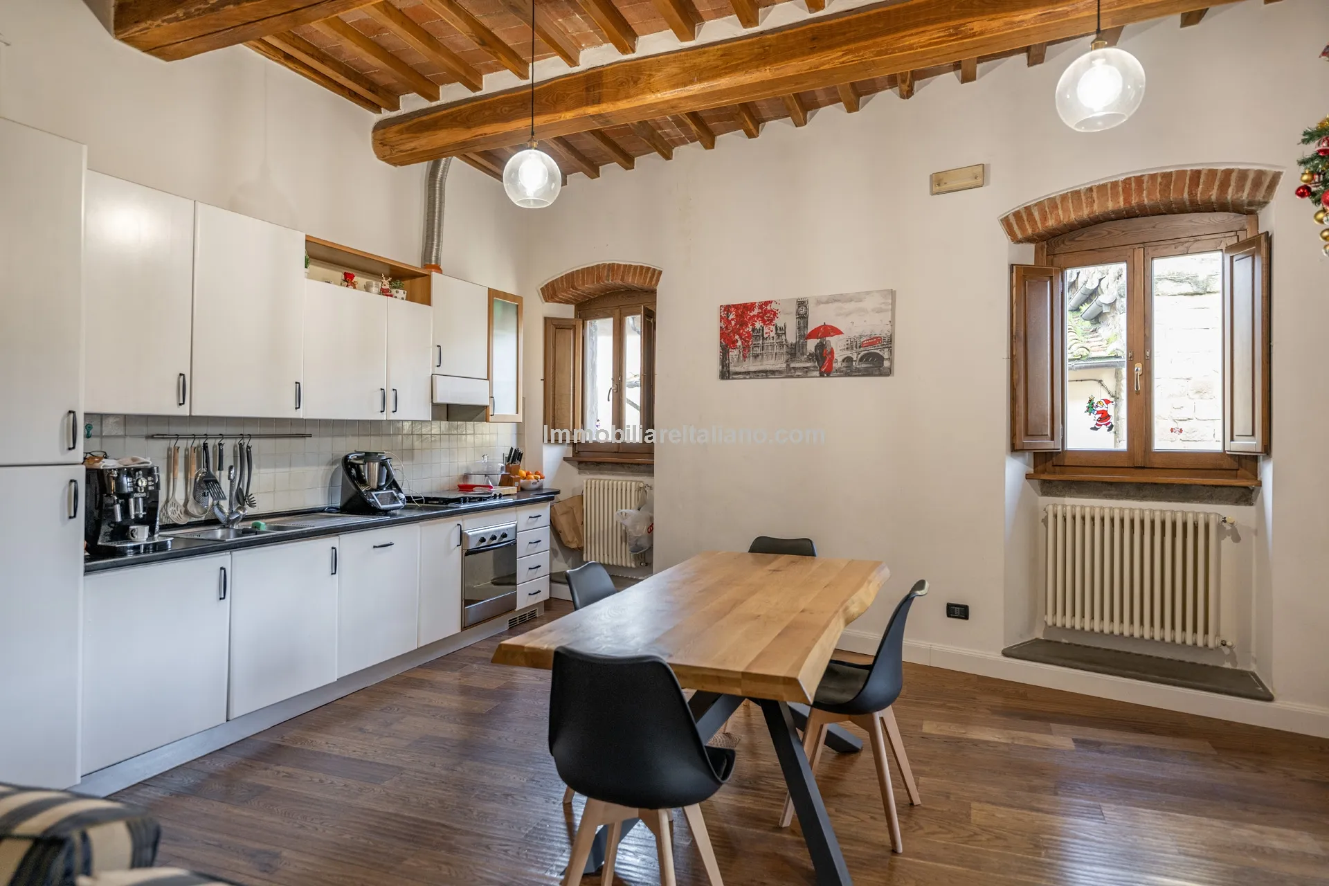 Modern One-Bedroom Apartment in Historic Sansepolcro with Dual Bathrooms - Image 4