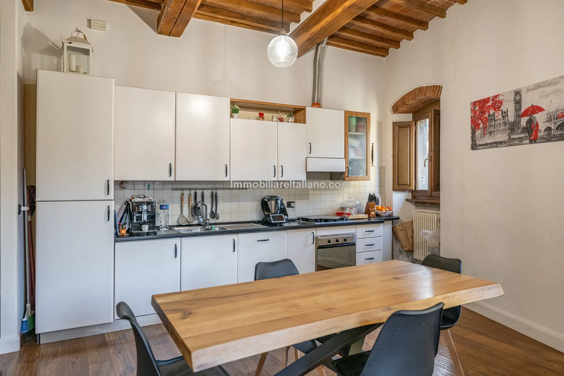 Modern One-Bedroom Apartment in Historic Sansepolcro with Dual Bathrooms - View image 8 of 27