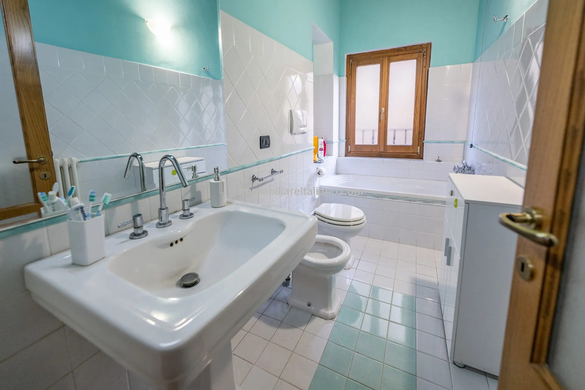 Modern One-Bedroom Apartment in Historic Sansepolcro with Dual Bathrooms - View image 11 of 27