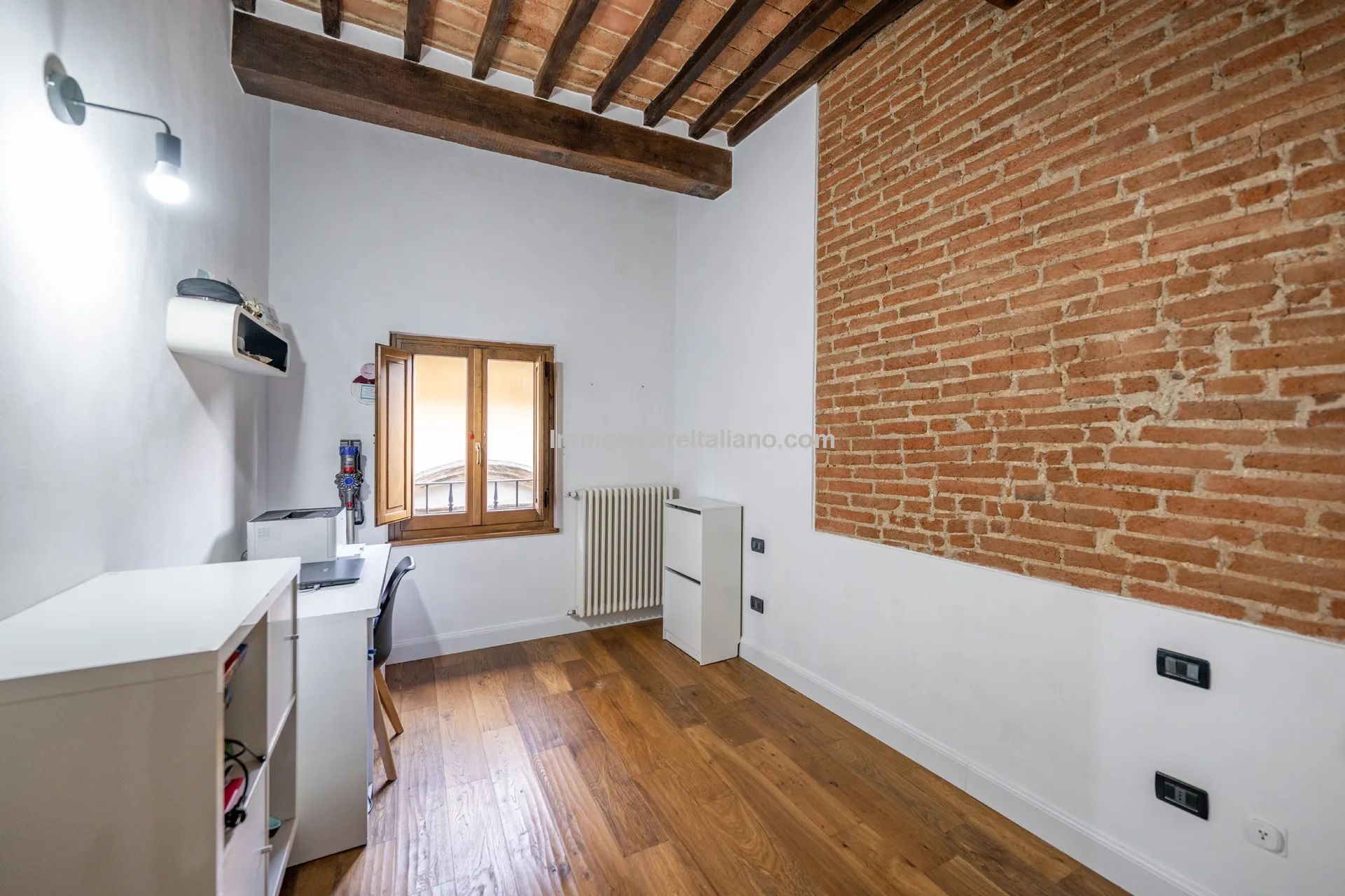 Modern One-Bedroom Apartment in Historic Sansepolcro with Dual Bathrooms - View image 14 of 27
