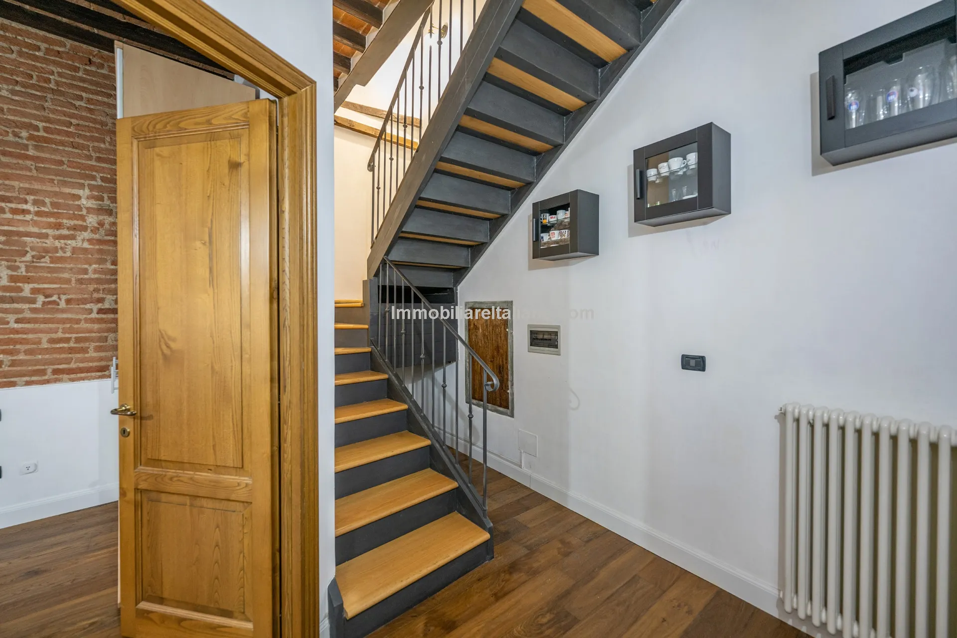 Modern One-Bedroom Apartment in Historic Sansepolcro with Dual Bathrooms - View image 16 of 27