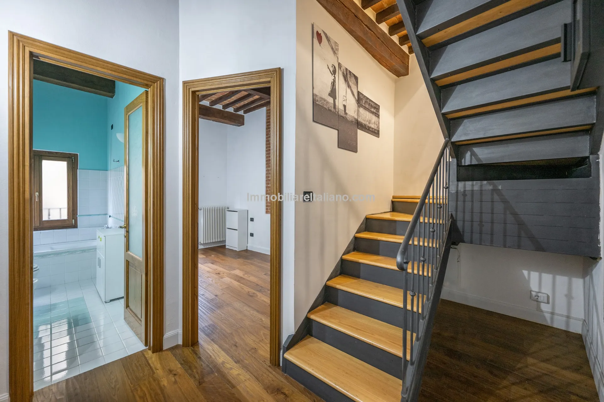 Modern One-Bedroom Apartment in Historic Sansepolcro with Dual Bathrooms - View image 17 of 27