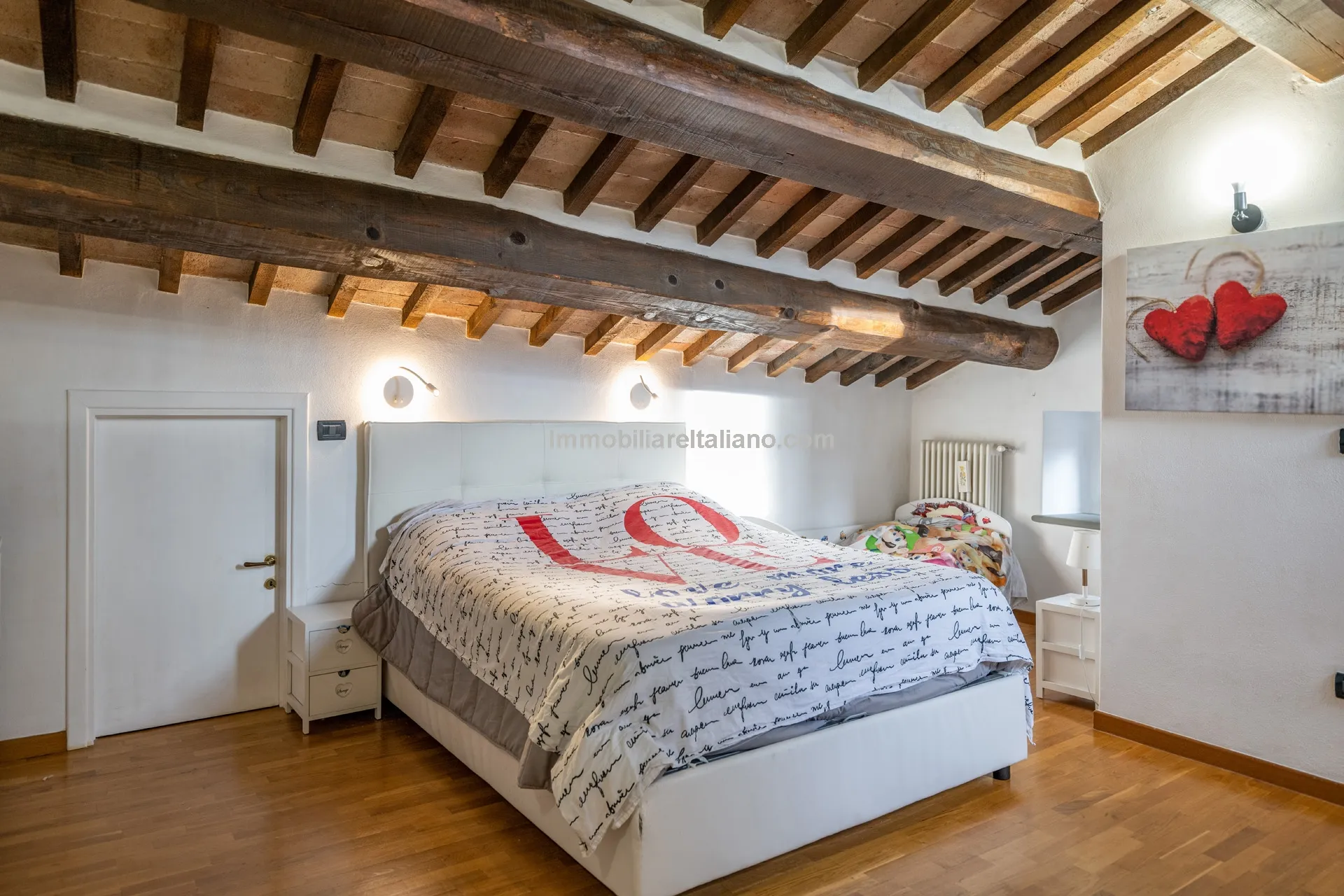 Modern One-Bedroom Apartment in Historic Sansepolcro with Dual Bathrooms - View image 19 of 27