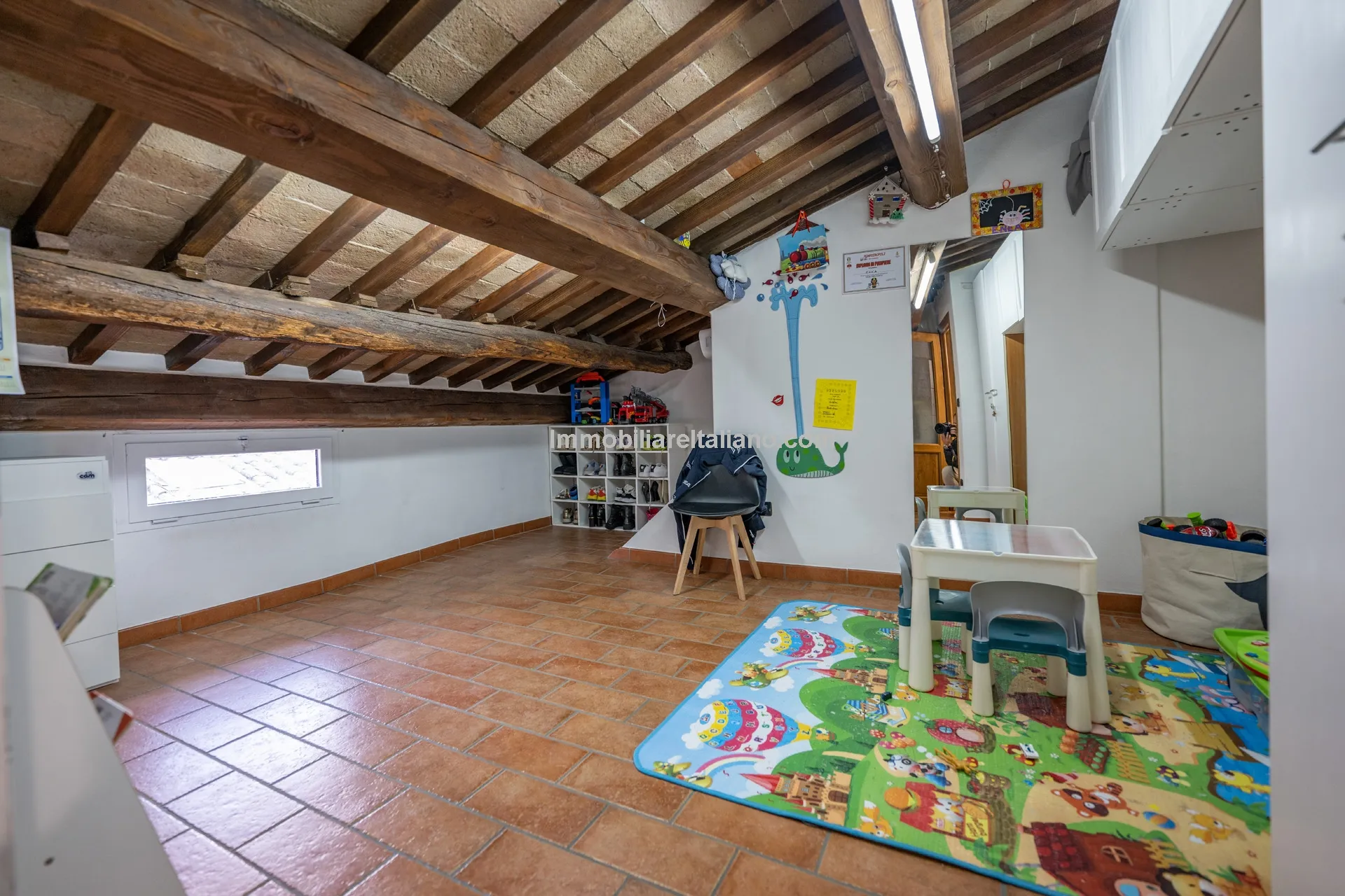 Modern One-Bedroom Apartment in Historic Sansepolcro with Dual Bathrooms - View image 25 of 27