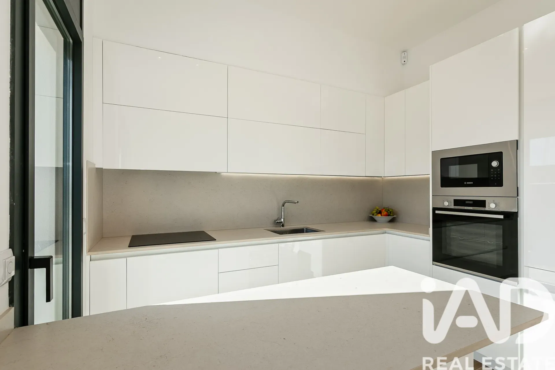 Contemporary 3-Bedroom Villa with Pool and Sea View in Cunit - View image 11 of 40