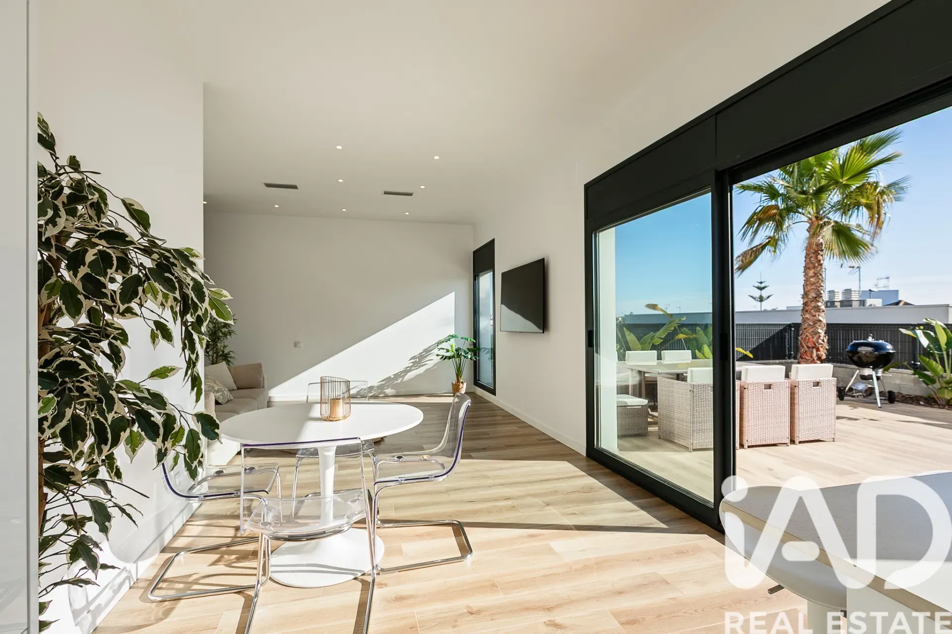 Contemporary 3-Bedroom Villa with Pool and Sea View in Cunit - View image 14 of 40