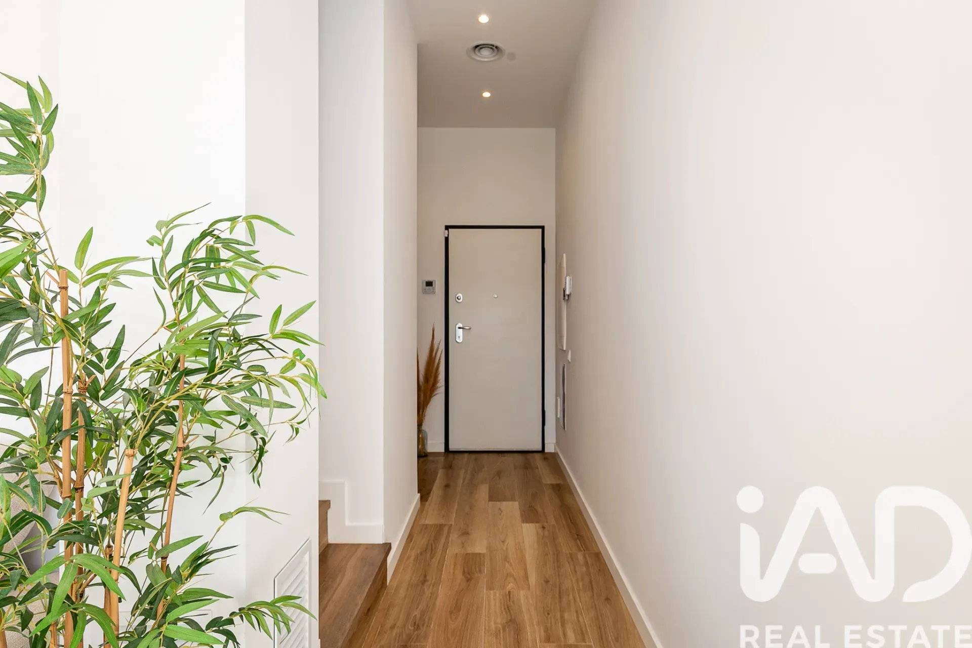 Contemporary 3-Bedroom Villa with Pool and Sea View in Cunit - View image 16 of 40