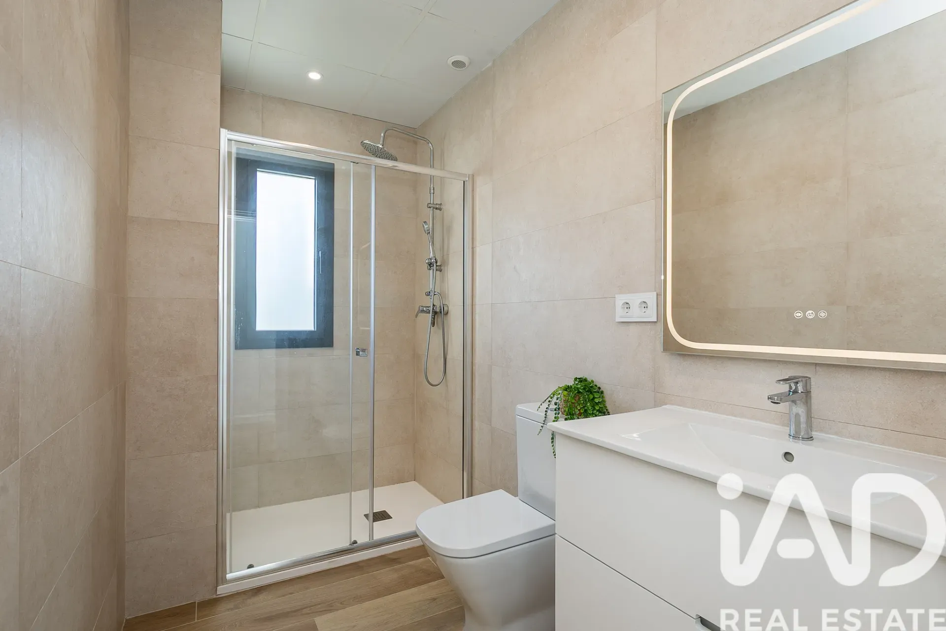 Contemporary 3-Bedroom Villa with Pool and Sea View in Cunit - View image 22 of 40