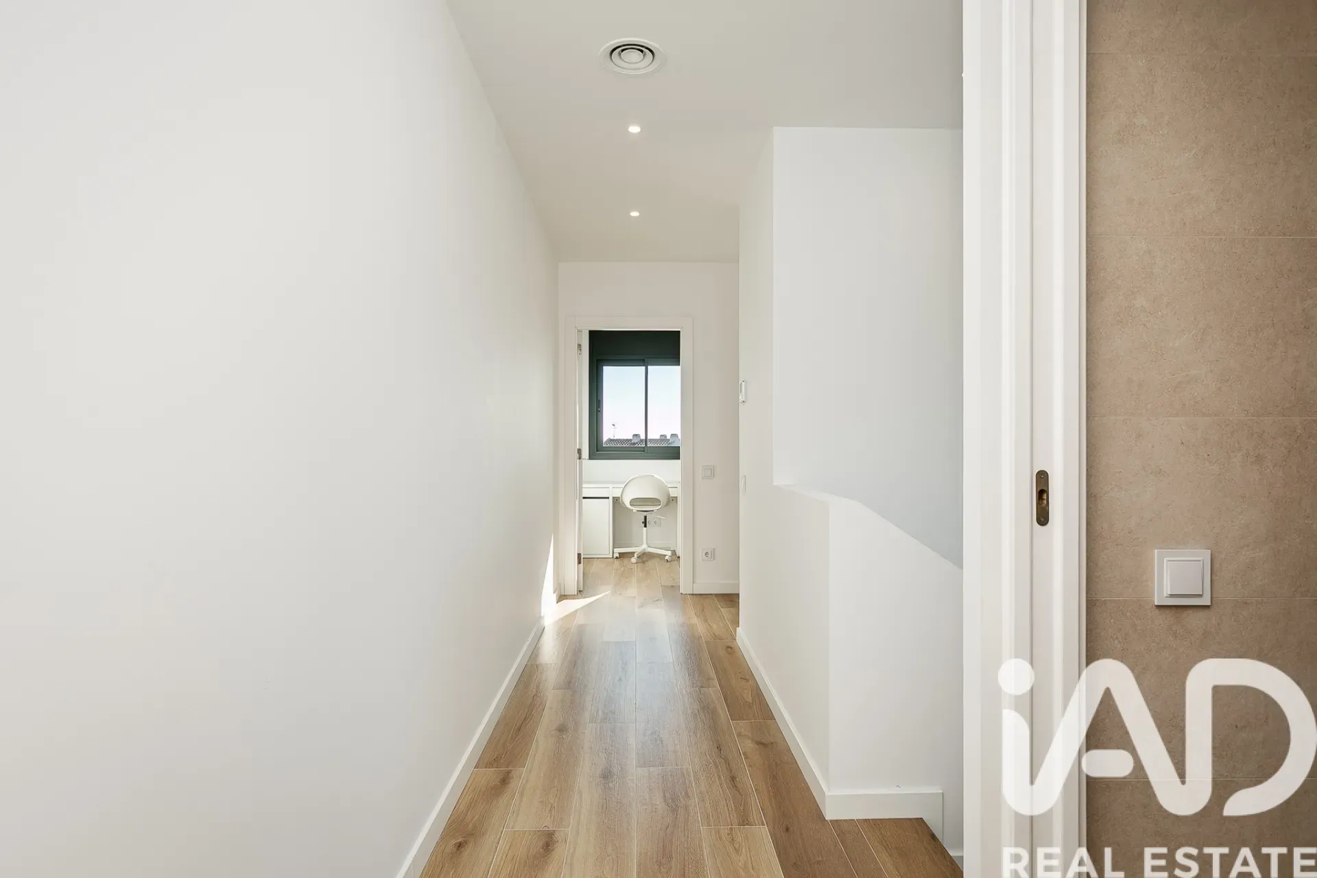 Contemporary 3-Bedroom Villa with Pool and Sea View in Cunit - View image 25 of 40