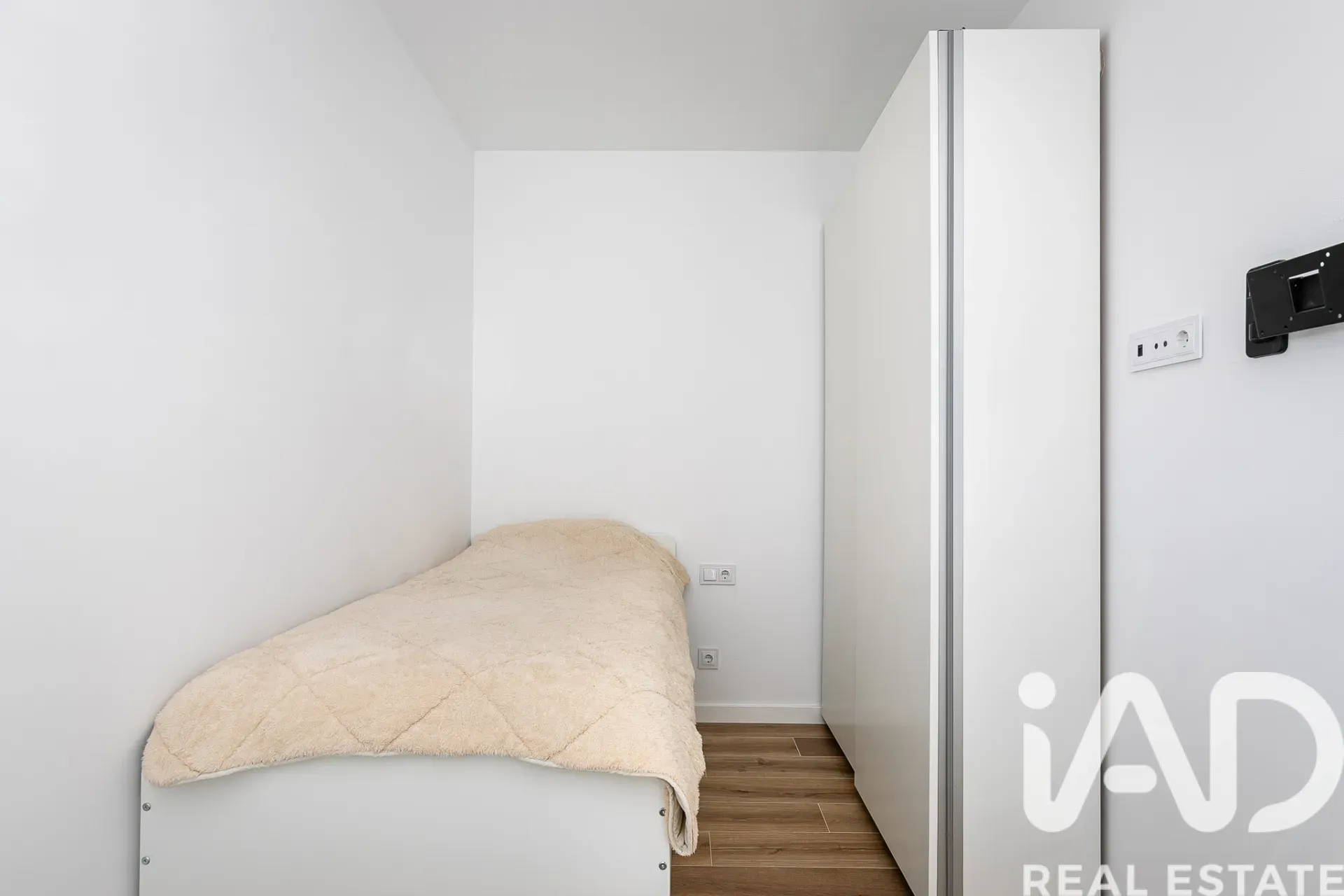 Contemporary 3-Bedroom Villa with Pool and Sea View in Cunit - View image 27 of 40