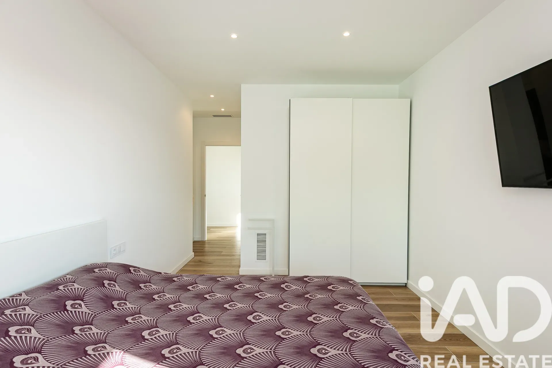 Contemporary 3-Bedroom Villa with Pool and Sea View in Cunit - View image 32 of 40