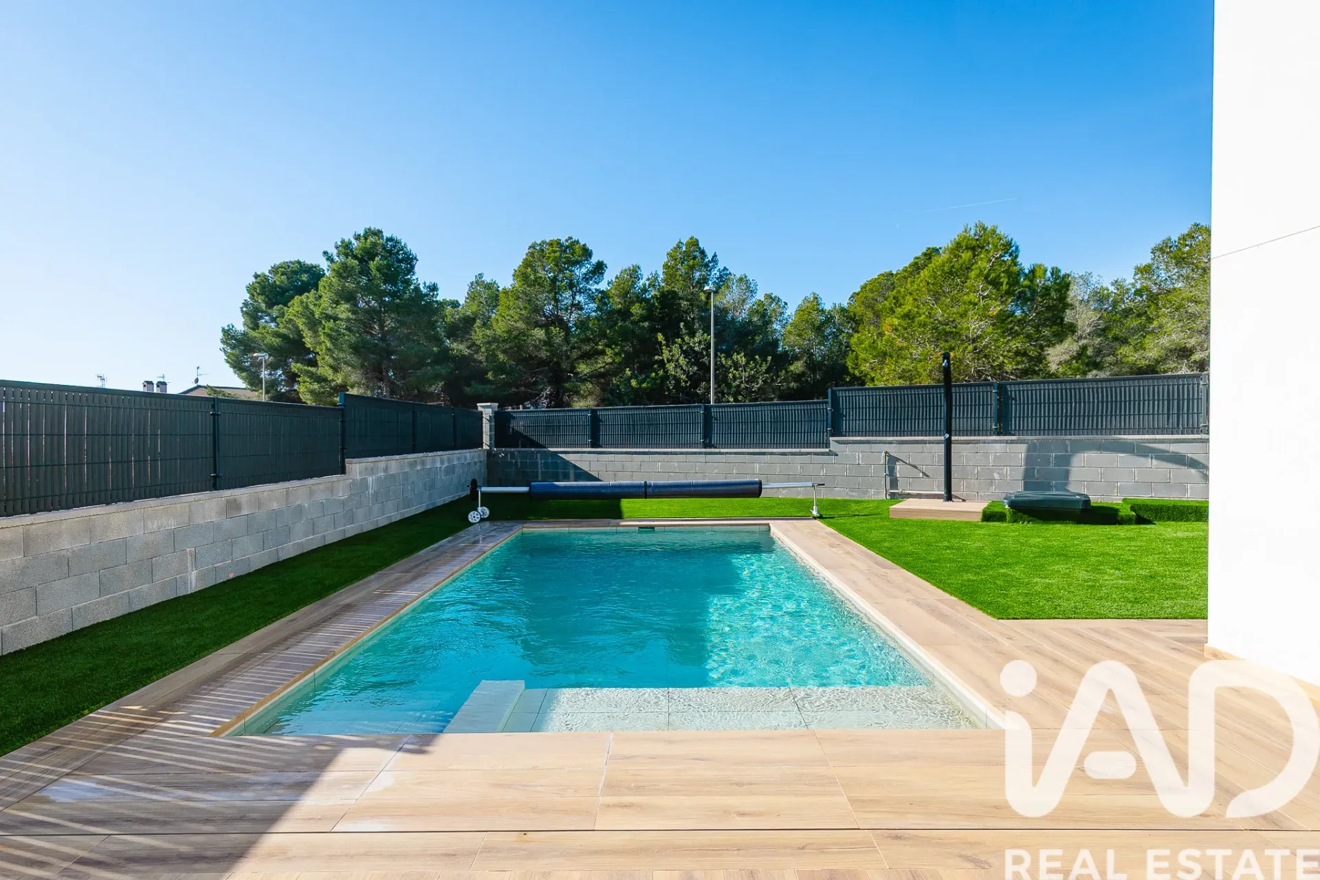 Contemporary 3-Bedroom Villa with Pool and Sea View in Cunit - View image 36 of 40