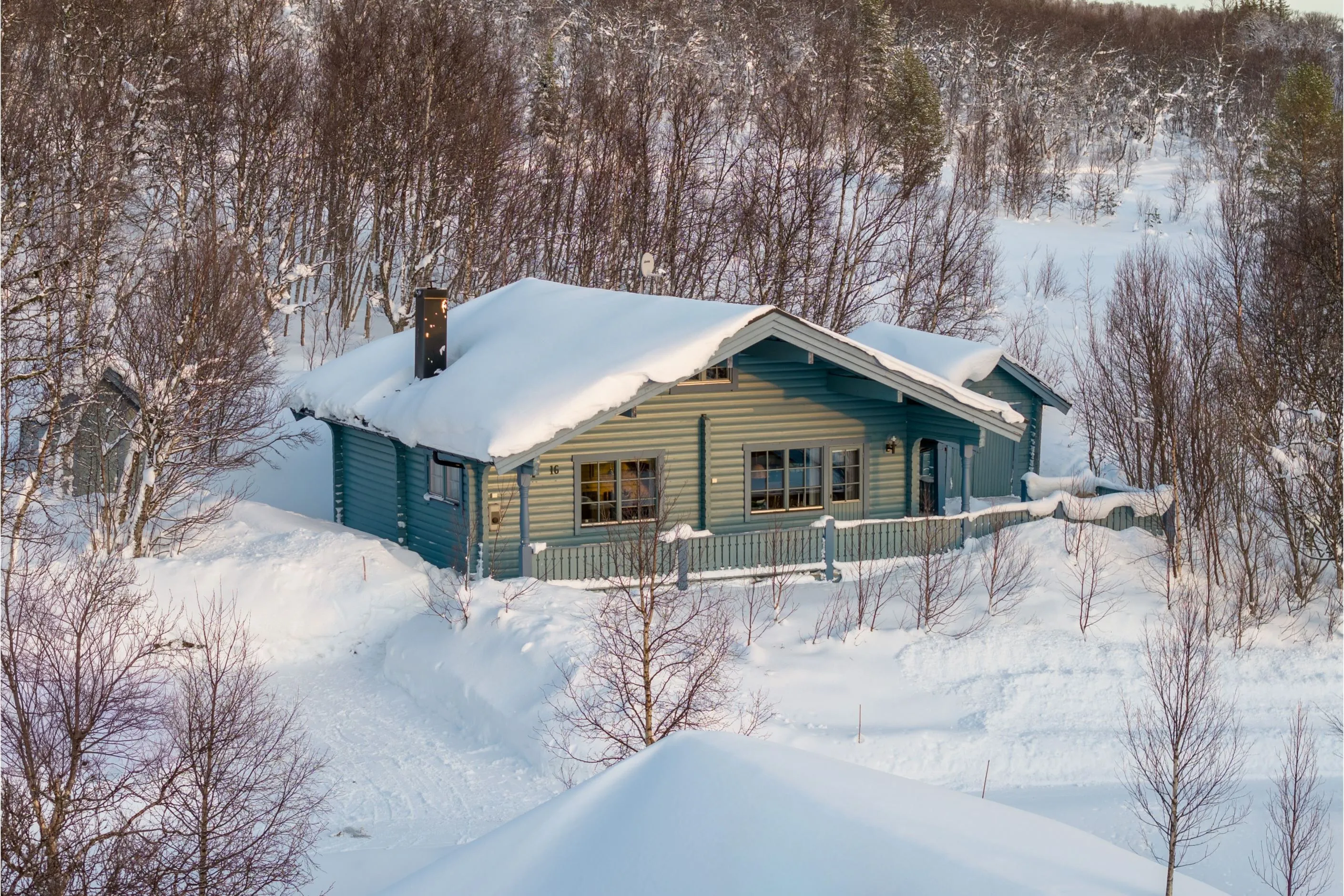 Scandinavian Country Retreat in Härjedalen with Prime Location - Image 1