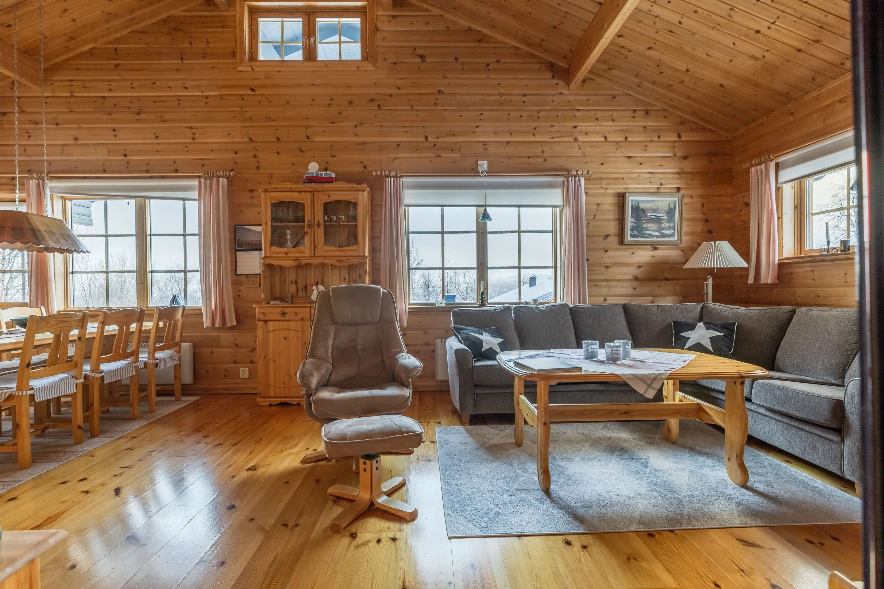 Scandinavian Country Retreat in Härjedalen with Prime Location - Image 4