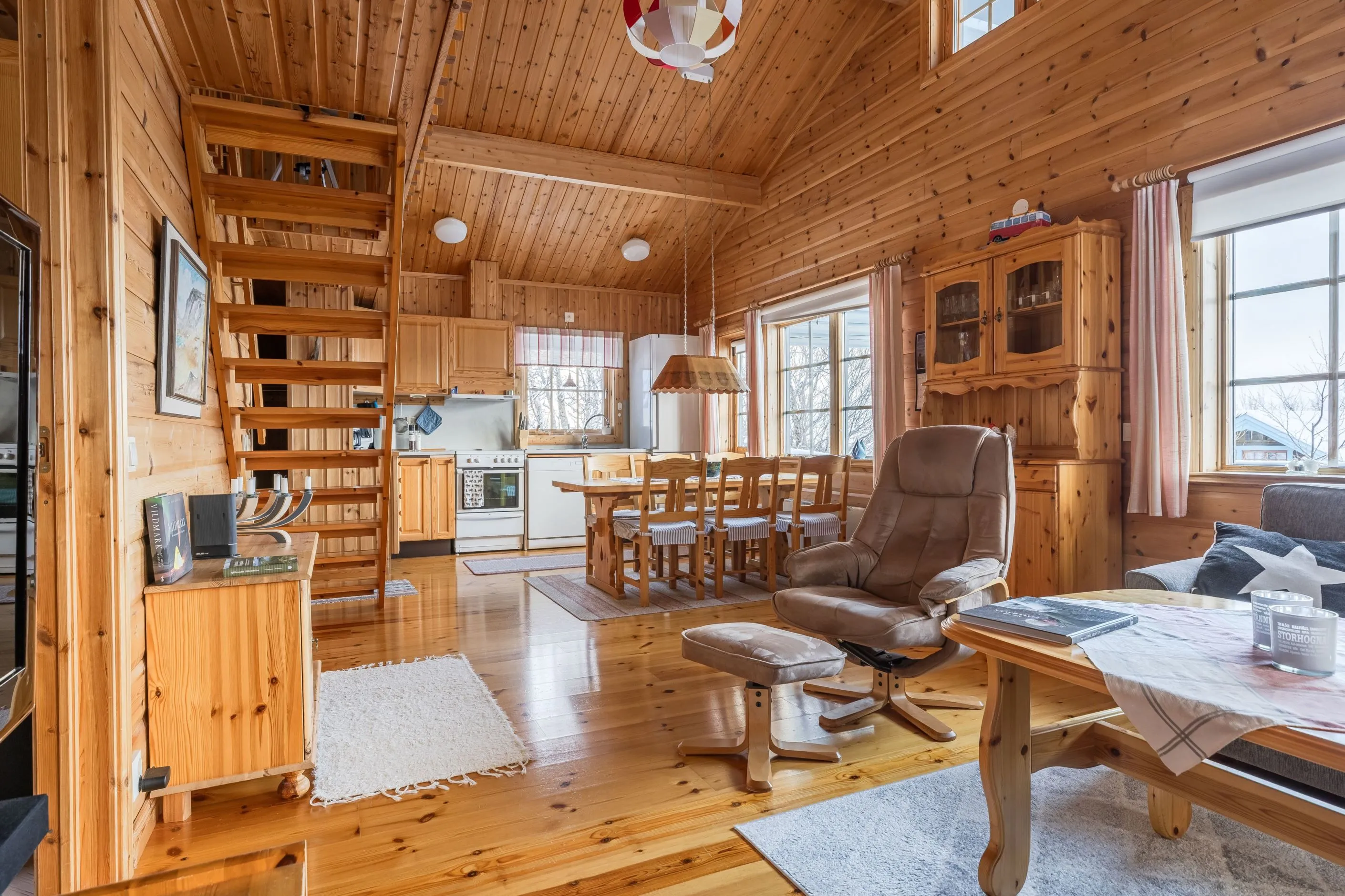 Scandinavian Country Retreat in Härjedalen with Prime Location - Image 5