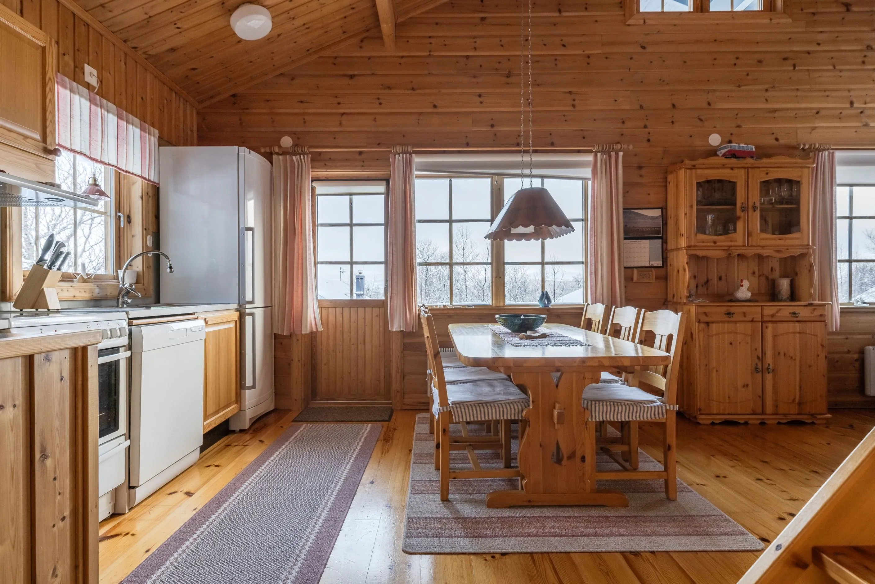 Scandinavian Country Retreat in Härjedalen with Prime Location - View image 7 of 33