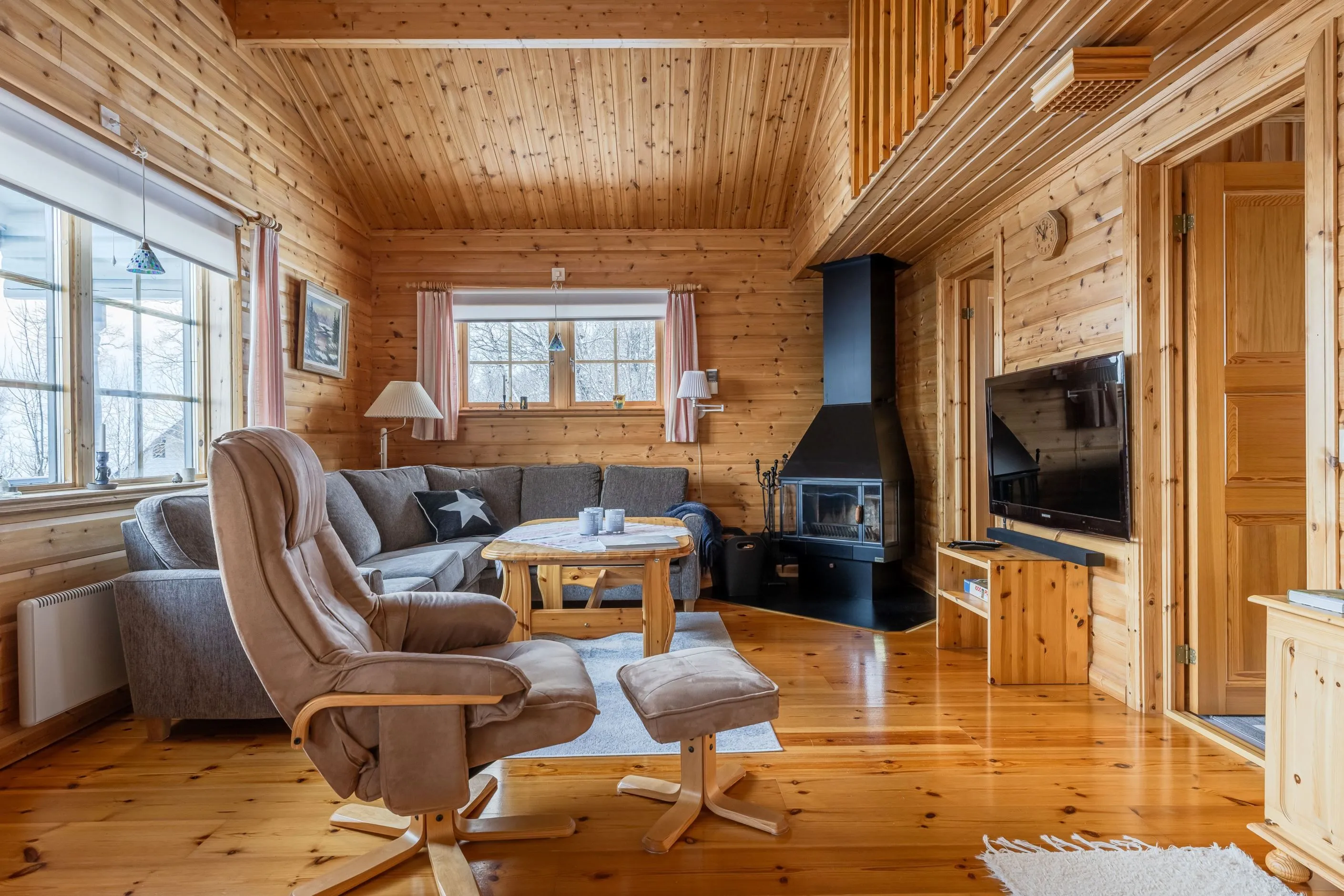 Scandinavian Country Retreat in Härjedalen with Prime Location - View image 10 of 33