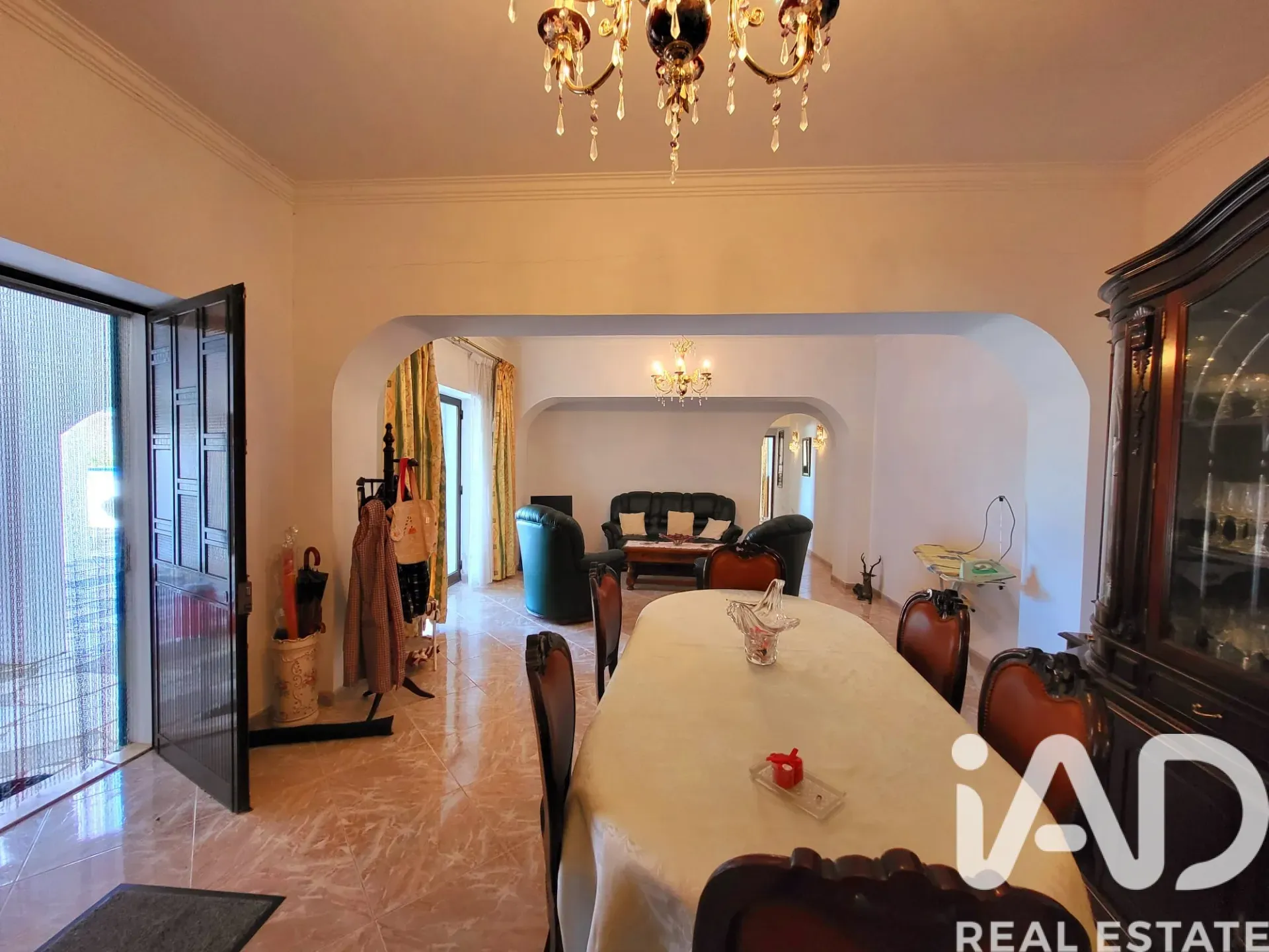 Elegant 4-Bedroom House with Citrus Orchard in Luz, Algarve - Image 5