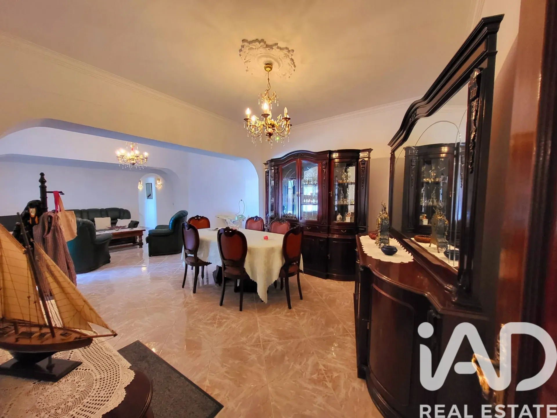 Elegant 4-Bedroom House with Citrus Orchard in Luz, Algarve - View image 6 of 37