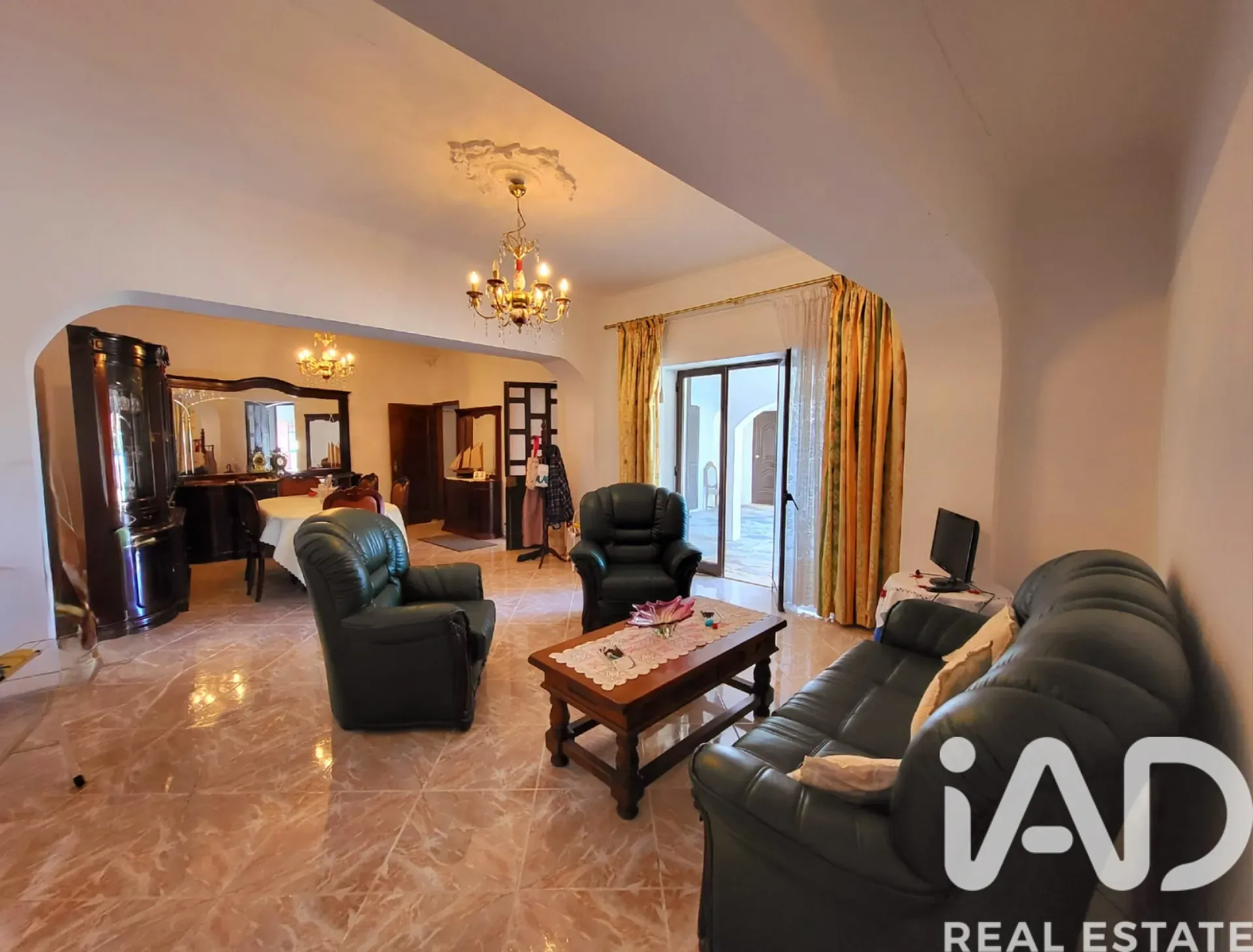 Elegant 4-Bedroom House with Citrus Orchard in Luz, Algarve - View image 7 of 37