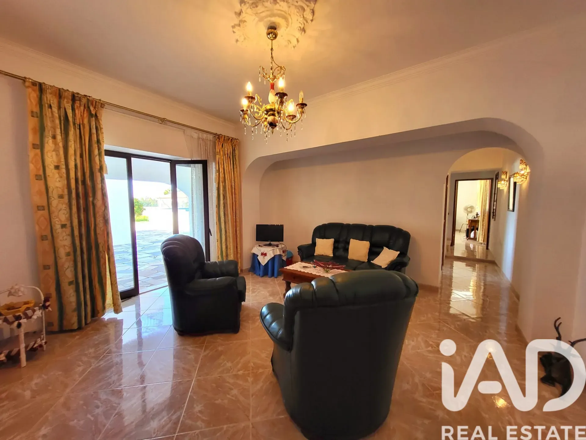 Elegant 4-Bedroom House with Citrus Orchard in Luz, Algarve - View image 8 of 37