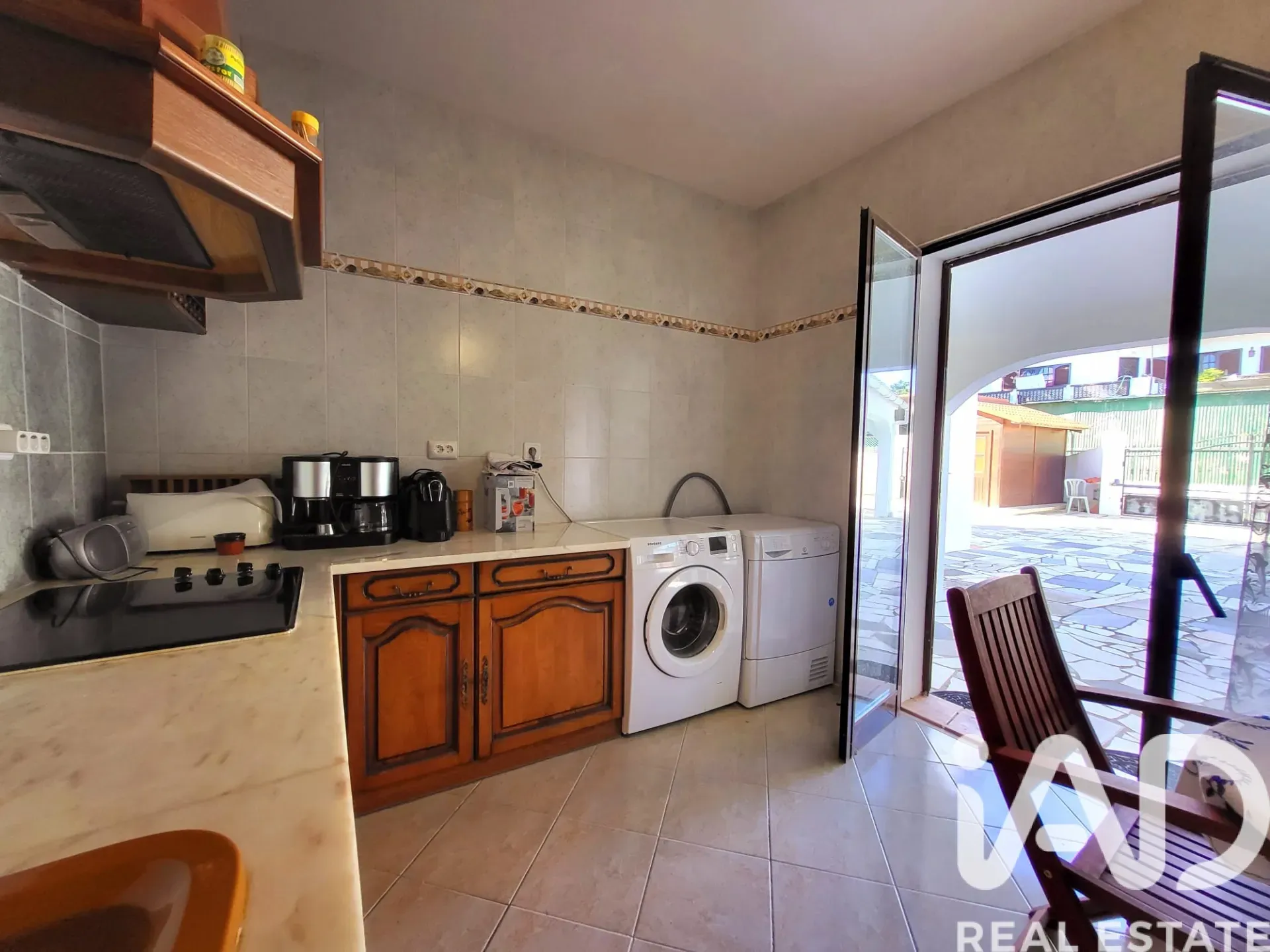 Elegant 4-Bedroom House with Citrus Orchard in Luz, Algarve - View image 10 of 37