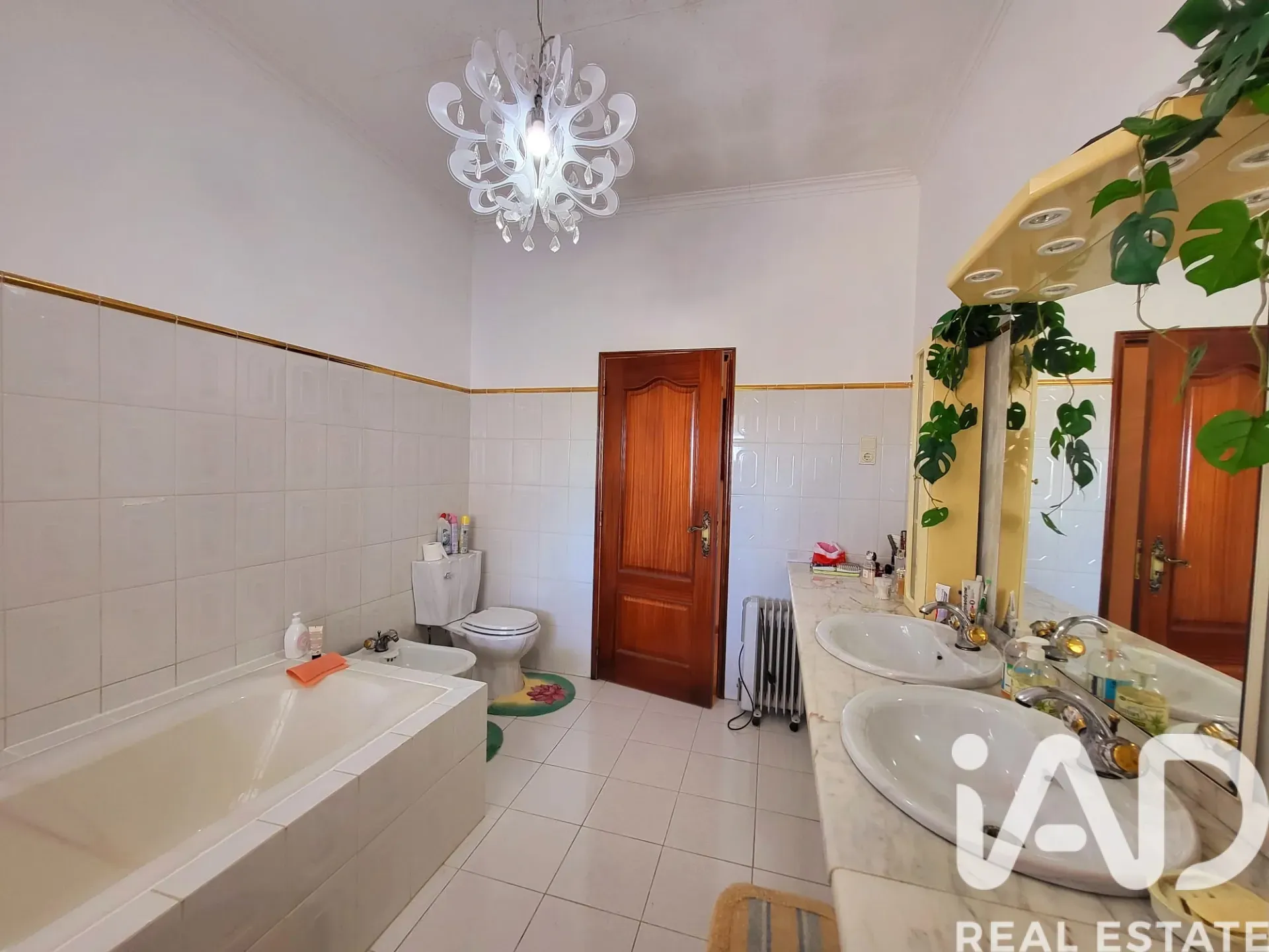 Elegant 4-Bedroom House with Citrus Orchard in Luz, Algarve - View image 13 of 37