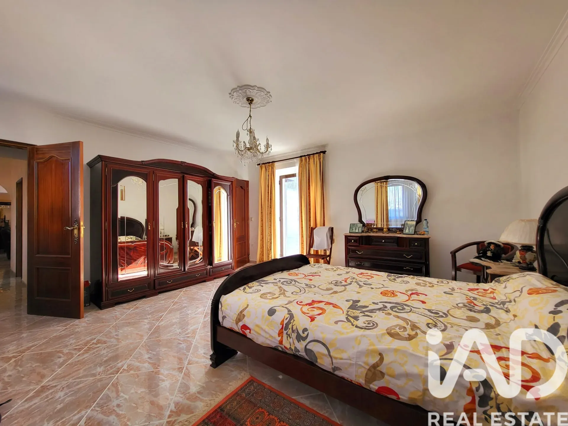 Elegant 4-Bedroom House with Citrus Orchard in Luz, Algarve - View image 14 of 37