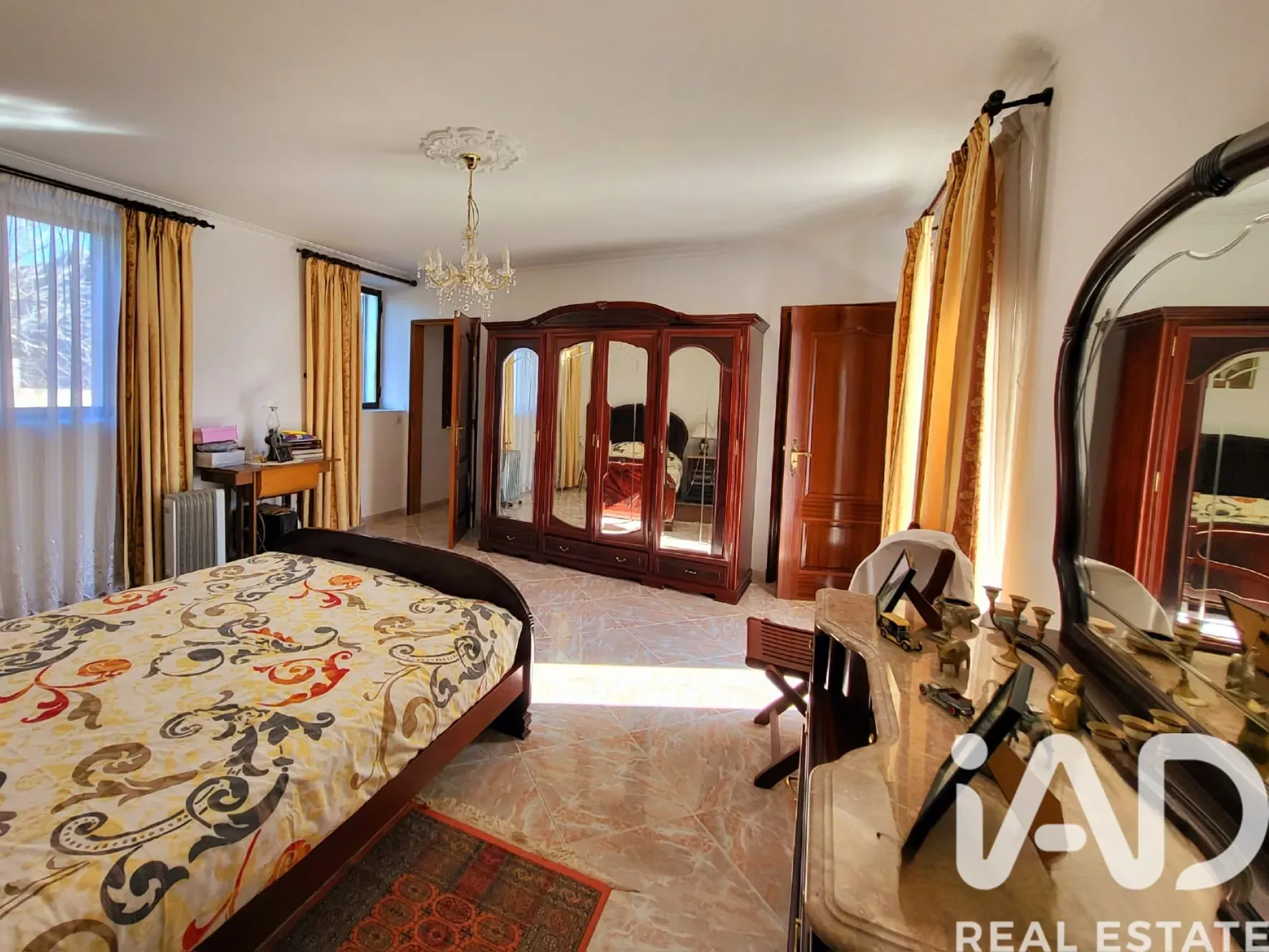 Elegant 4-Bedroom House with Citrus Orchard in Luz, Algarve - View image 15 of 37