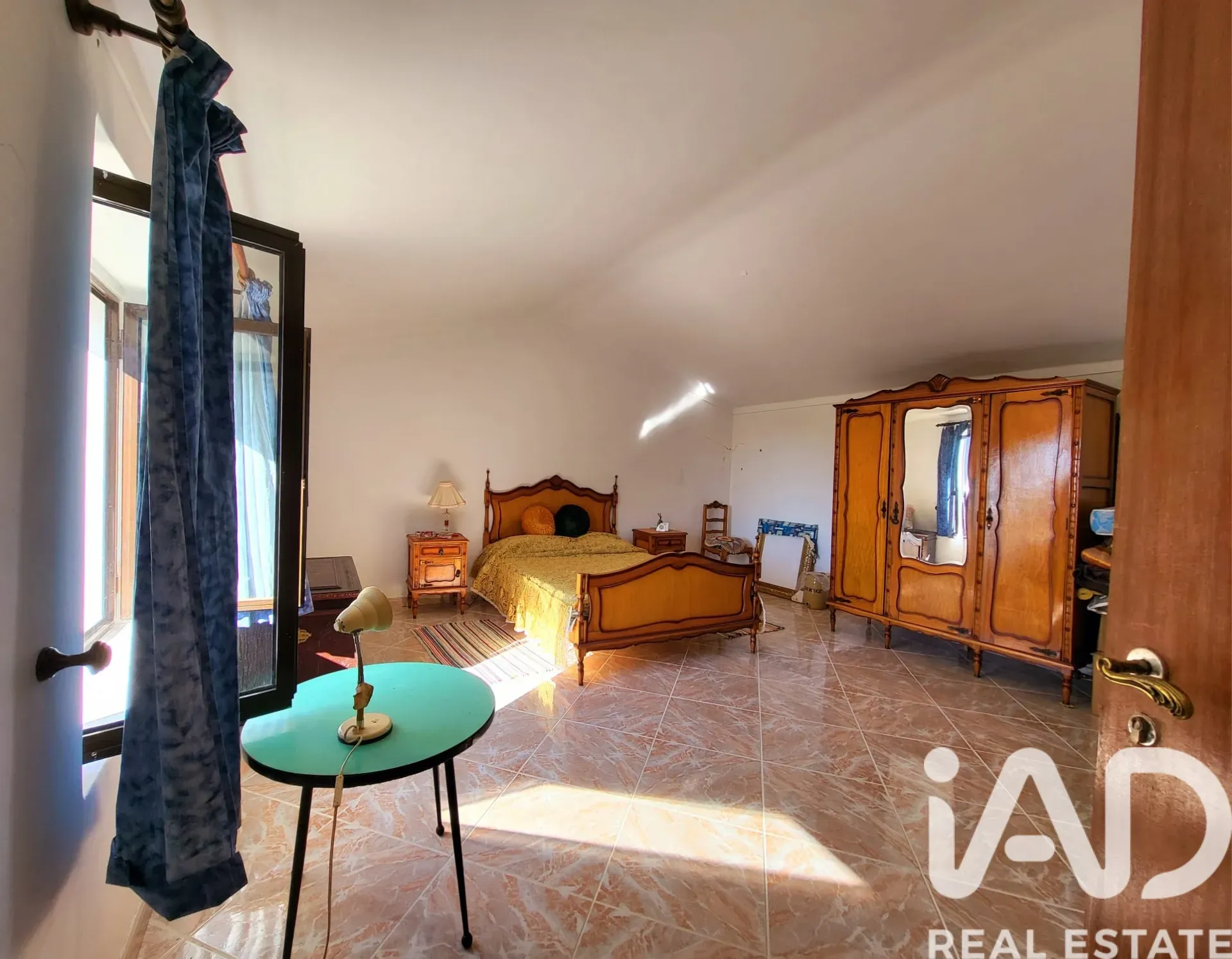 Elegant 4-Bedroom House with Citrus Orchard in Luz, Algarve - View image 16 of 37