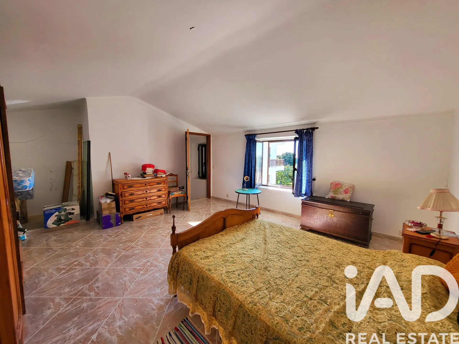 Elegant 4-Bedroom House with Citrus Orchard in Luz, Algarve - View image 17 of 37