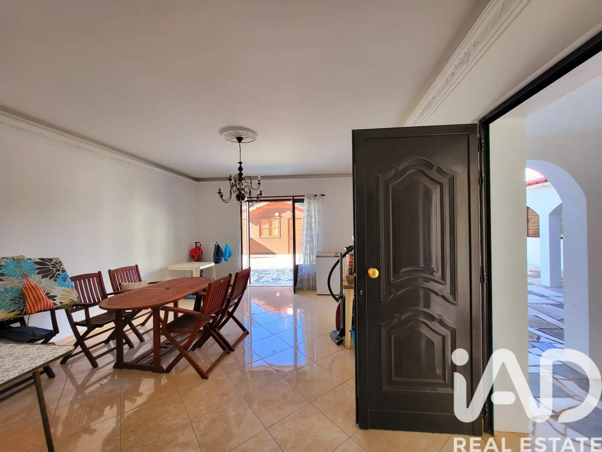 Elegant 4-Bedroom House with Citrus Orchard in Luz, Algarve - View image 19 of 37