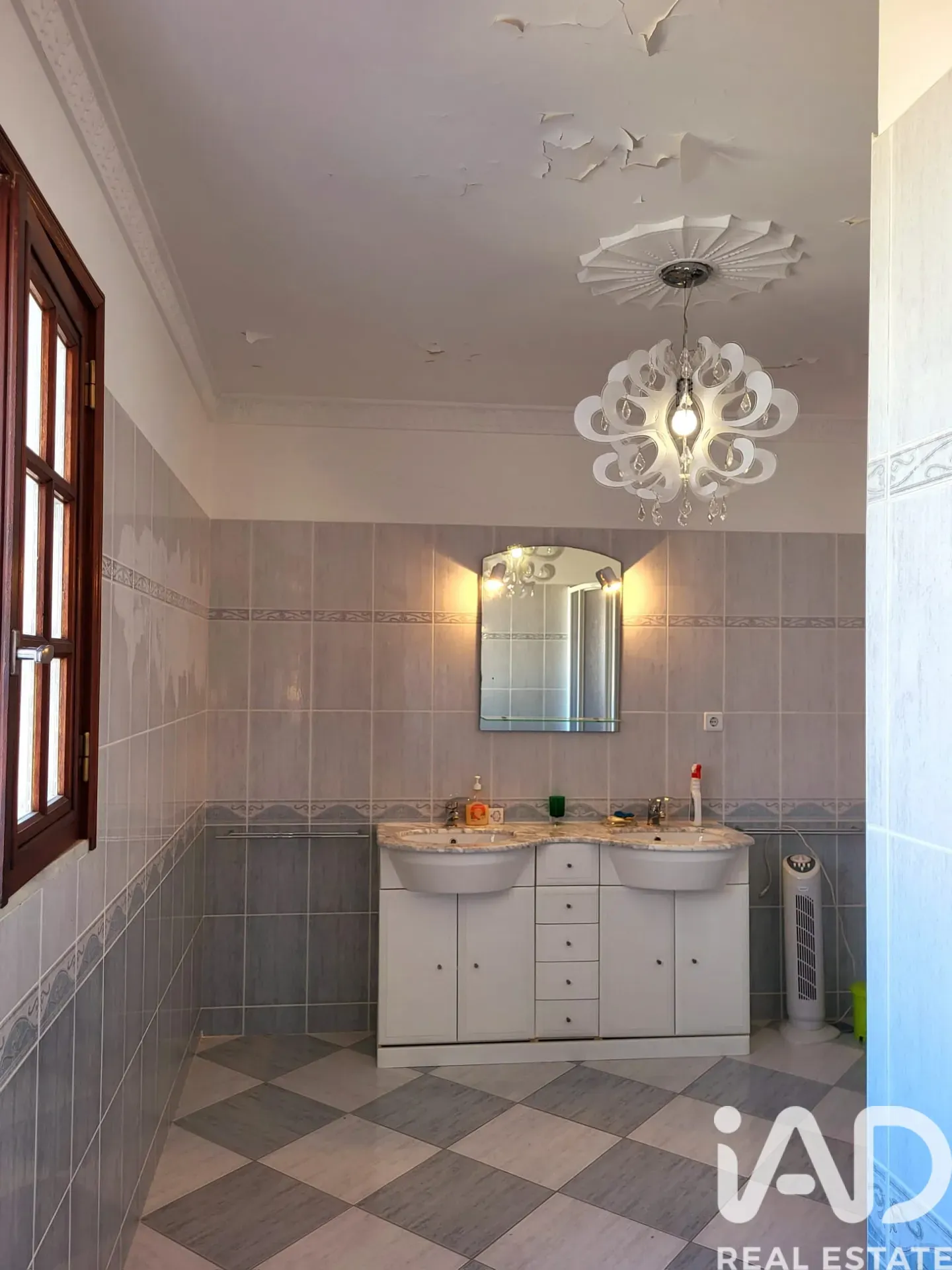 Elegant 4-Bedroom House with Citrus Orchard in Luz, Algarve - View image 24 of 37