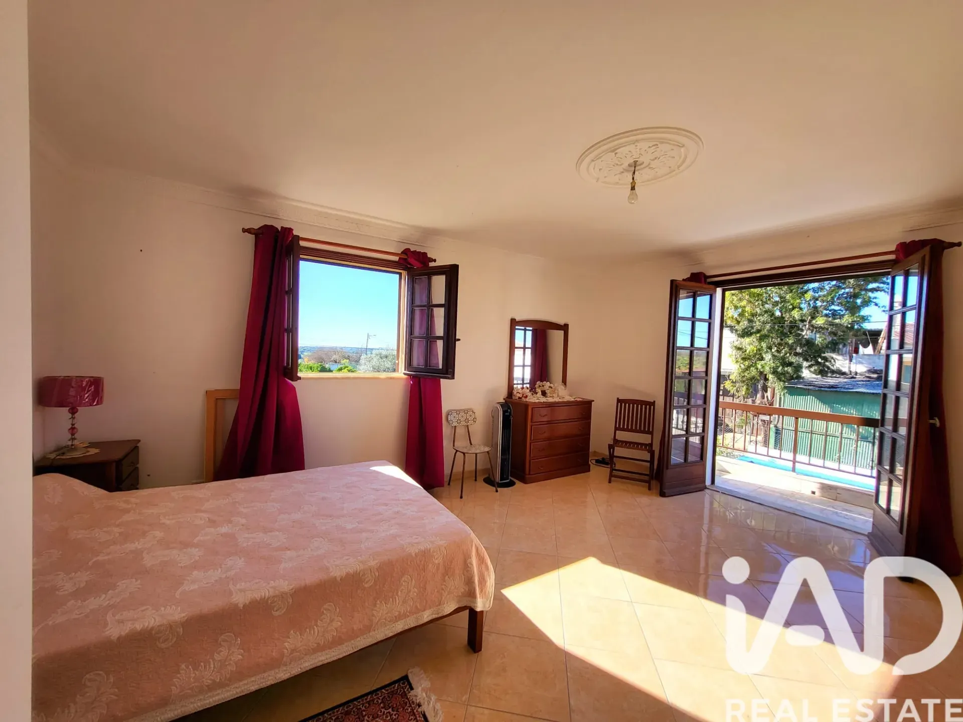 Elegant 4-Bedroom House with Citrus Orchard in Luz, Algarve - View image 28 of 37