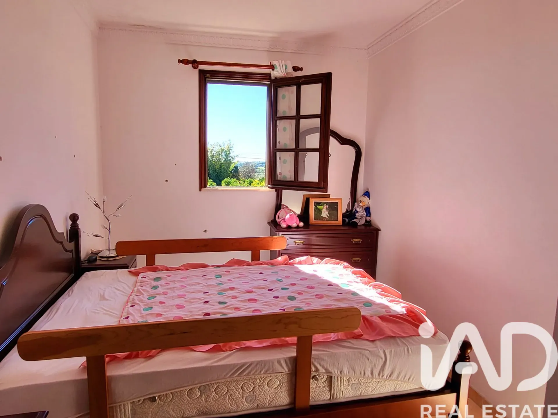 Elegant 4-Bedroom House with Citrus Orchard in Luz, Algarve - View image 29 of 37