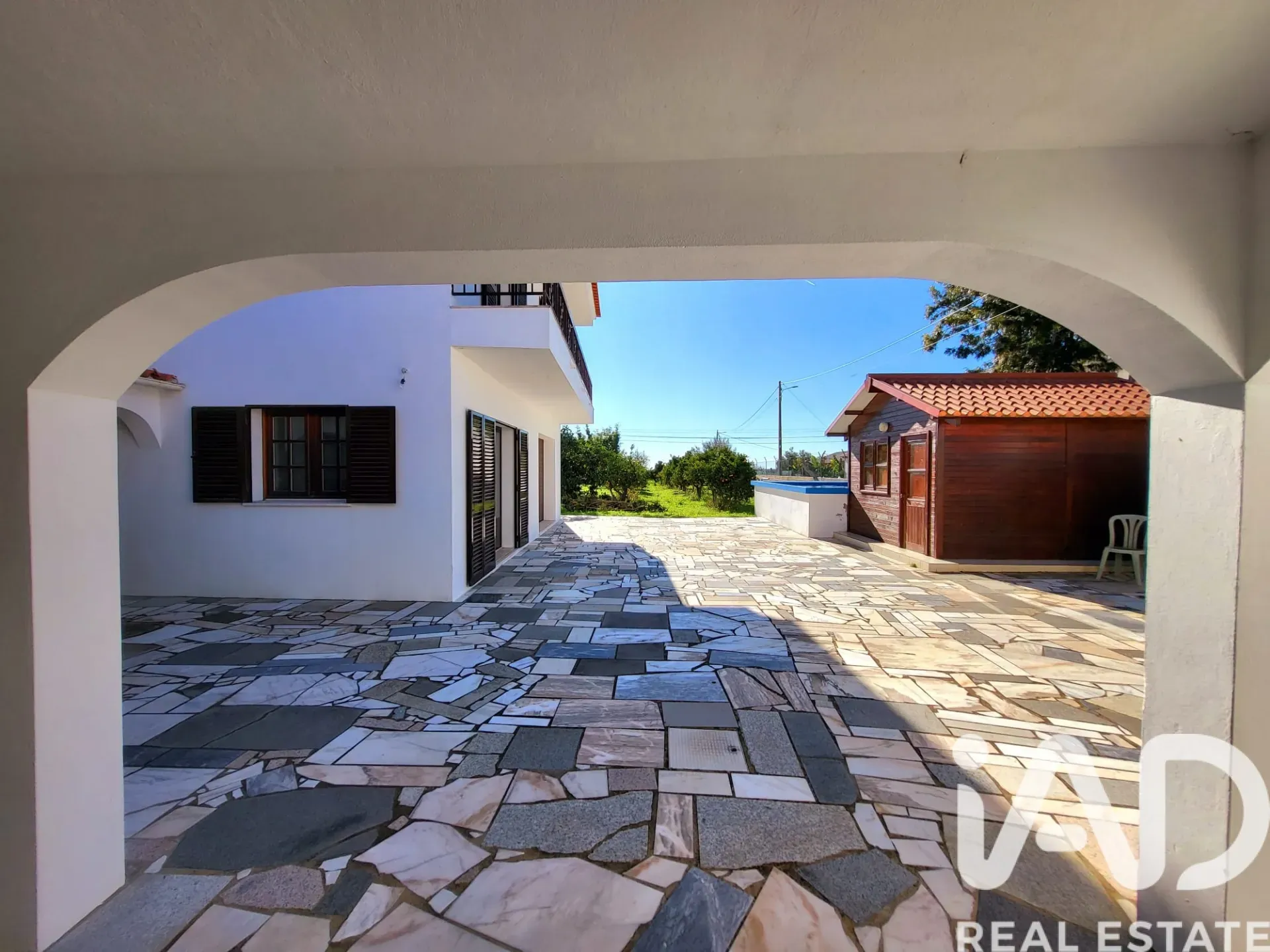 Elegant 4-Bedroom House with Citrus Orchard in Luz, Algarve - View image 32 of 37