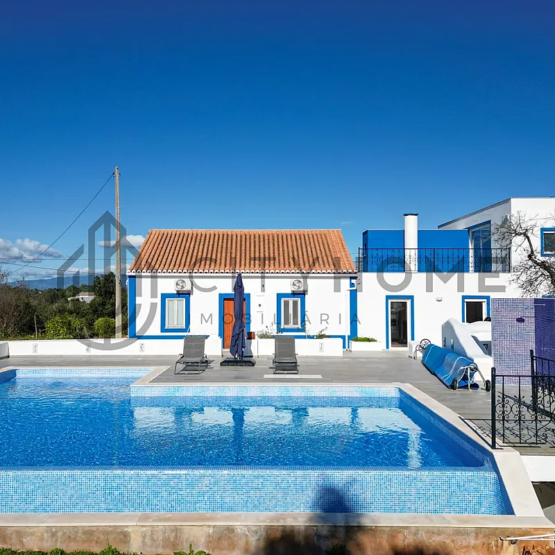 4-Bedroom Villa with Expansive Gardens and Infinity Pool in Silves, Portugal
