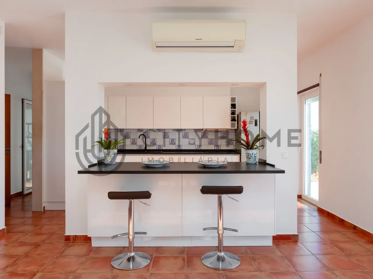 4-Bedroom Villa with Expansive Gardens and Infinity Pool in Silves, Portugal - View image 8 of 47