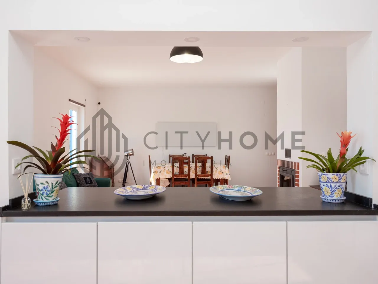 4-Bedroom Villa with Expansive Gardens and Infinity Pool in Silves, Portugal - View image 10 of 47