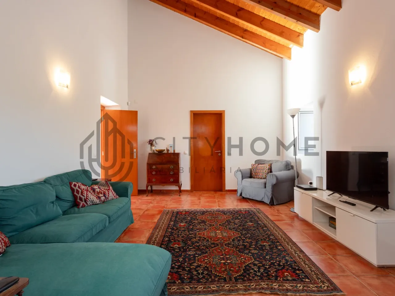 4-Bedroom Villa with Expansive Gardens and Infinity Pool in Silves, Portugal - View image 13 of 47