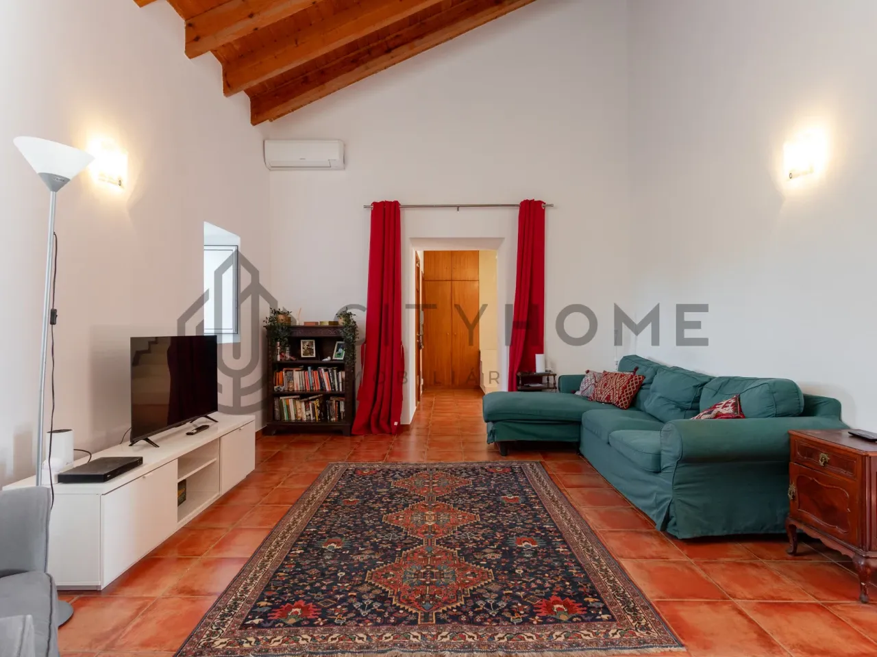 4-Bedroom Villa with Expansive Gardens and Infinity Pool in Silves, Portugal - View image 14 of 47