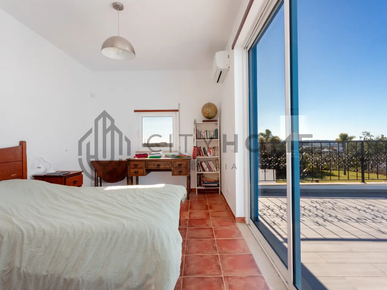 4-Bedroom Villa with Expansive Gardens and Infinity Pool in Silves, Portugal - View image 15 of 47