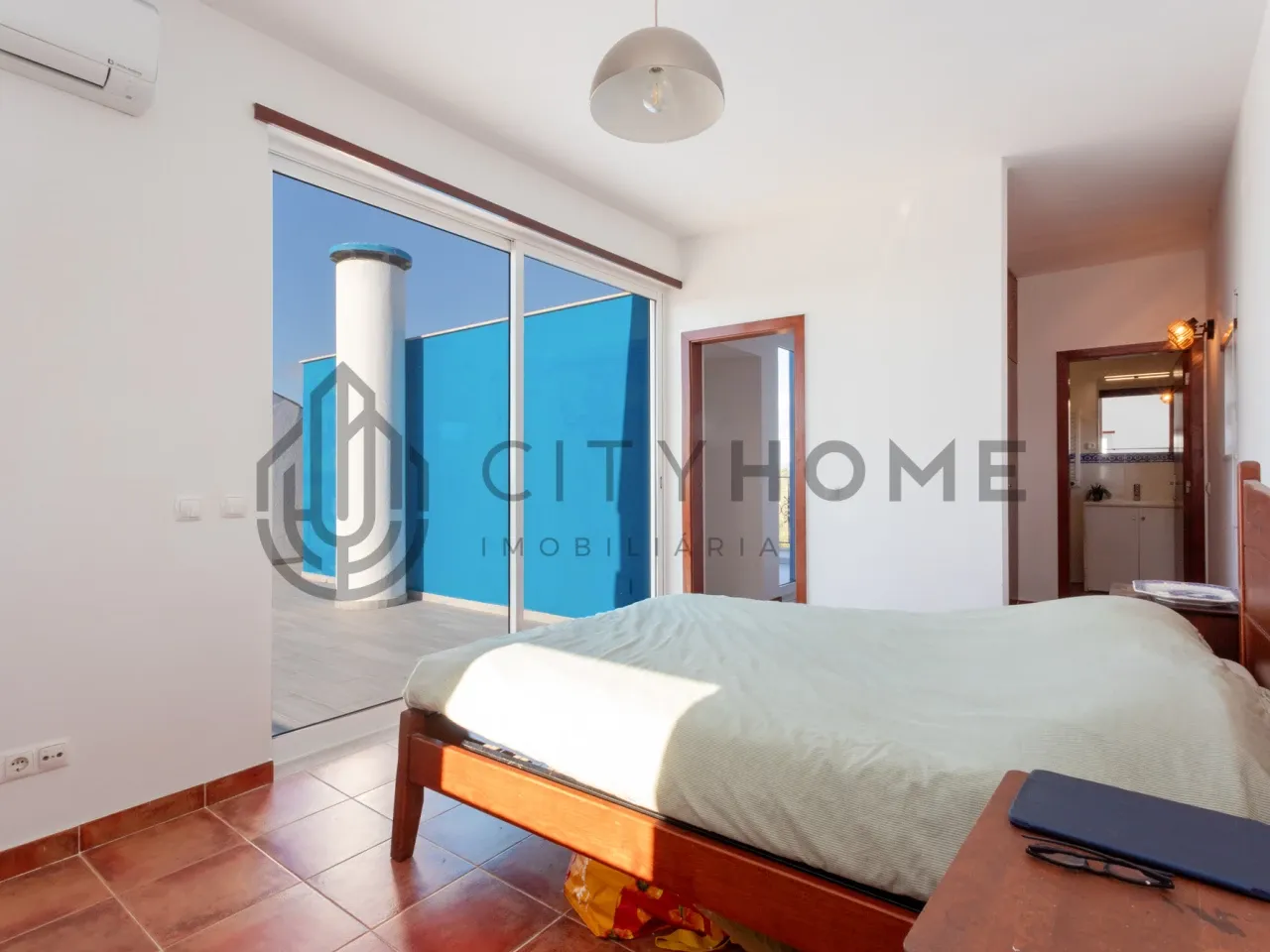 4-Bedroom Villa with Expansive Gardens and Infinity Pool in Silves, Portugal - View image 16 of 47