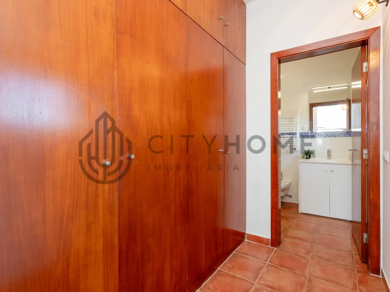 4-Bedroom Villa with Expansive Gardens and Infinity Pool in Silves, Portugal - View image 18 of 47