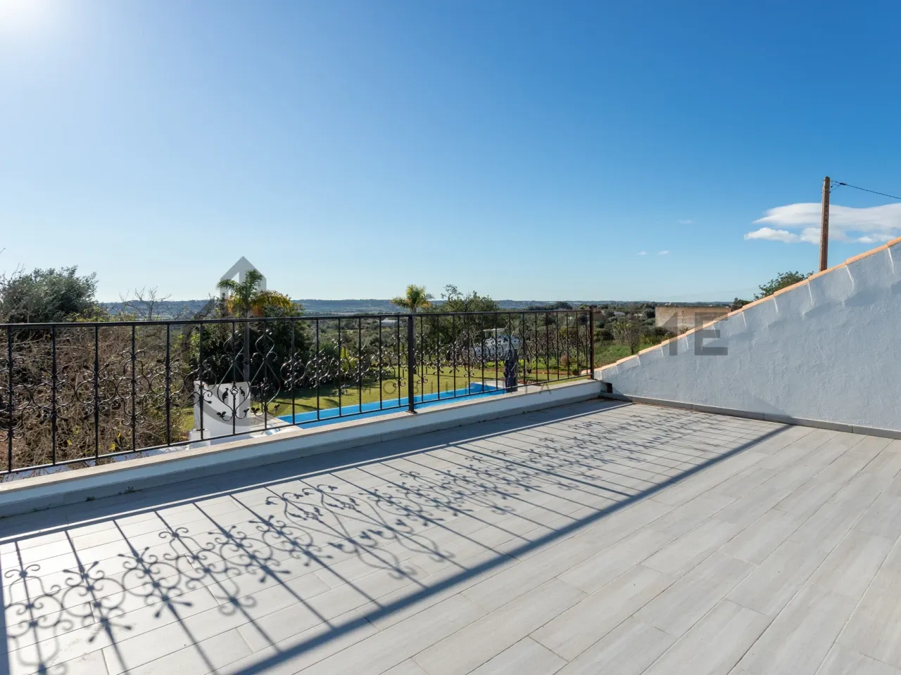 4-Bedroom Villa with Expansive Gardens and Infinity Pool in Silves, Portugal - View image 20 of 47