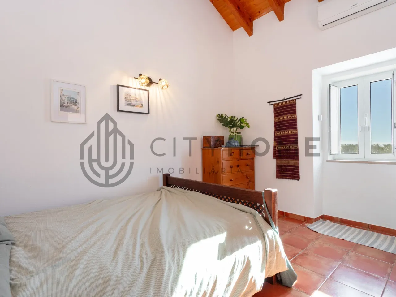 4-Bedroom Villa with Expansive Gardens and Infinity Pool in Silves, Portugal - View image 27 of 47