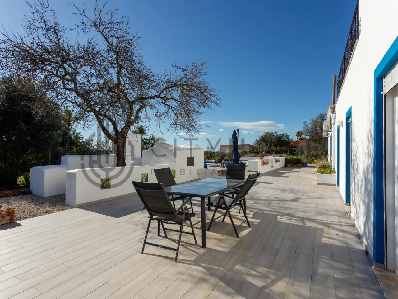 4-Bedroom Villa with Expansive Gardens and Infinity Pool in Silves, Portugal - View image 33 of 47