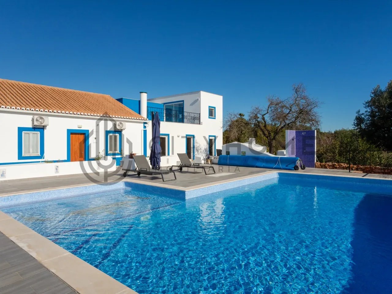 4-Bedroom Villa with Expansive Gardens and Infinity Pool in Silves, Portugal - View image 40 of 47
